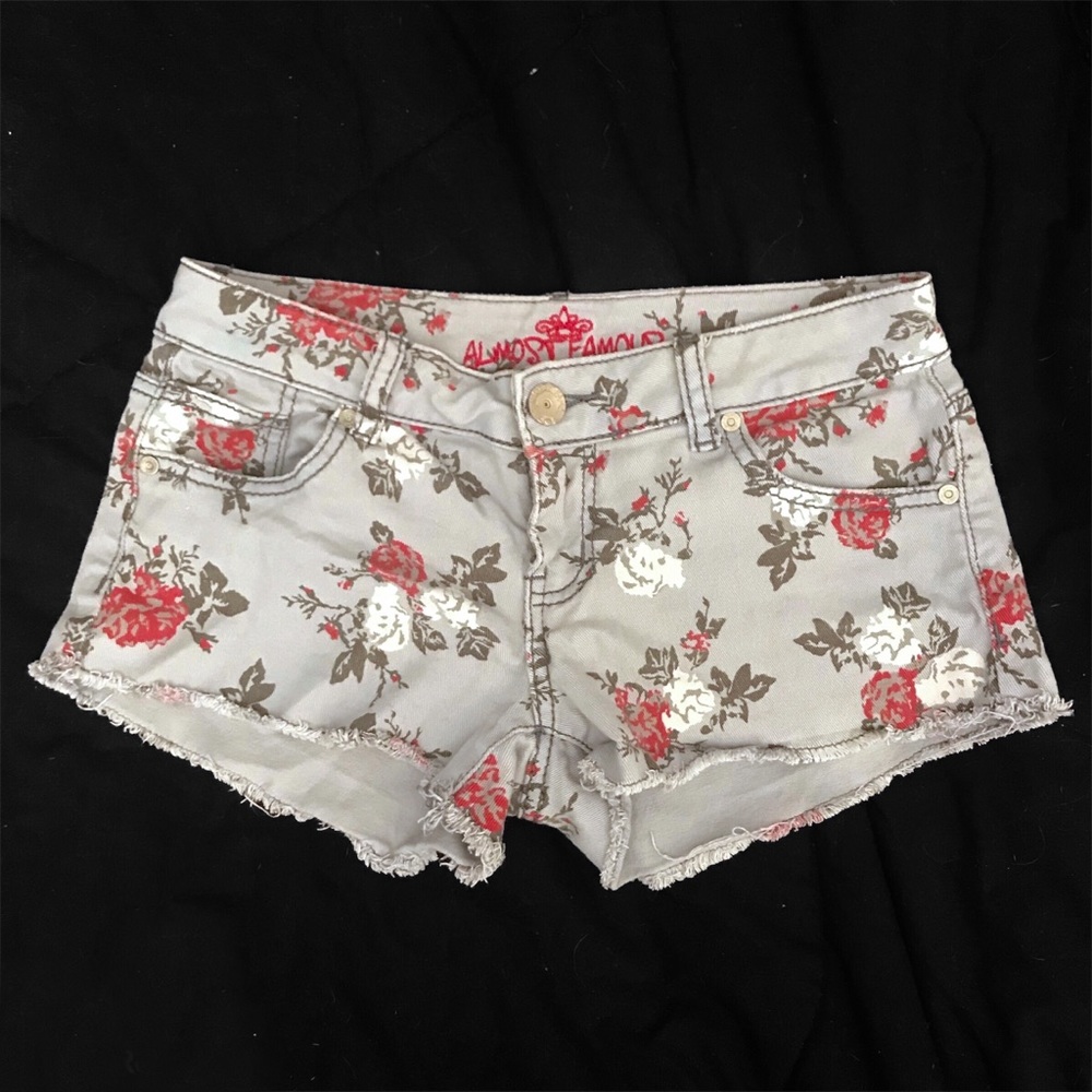 Almost Famous Floral Cut-off Jean Shorts NWOT Sz 7